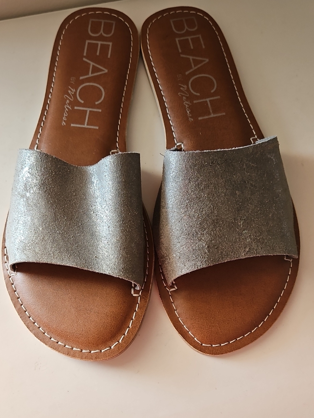 NWOT BEACH BY MATISSE CABANA SILVER LEATHER SANDALS SZ 9
